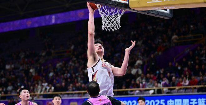 关键时刻新疆广汇门线救险：欧超杯节点到来；目标明确；身体对抗强度拉满的简单介绍-开云官网