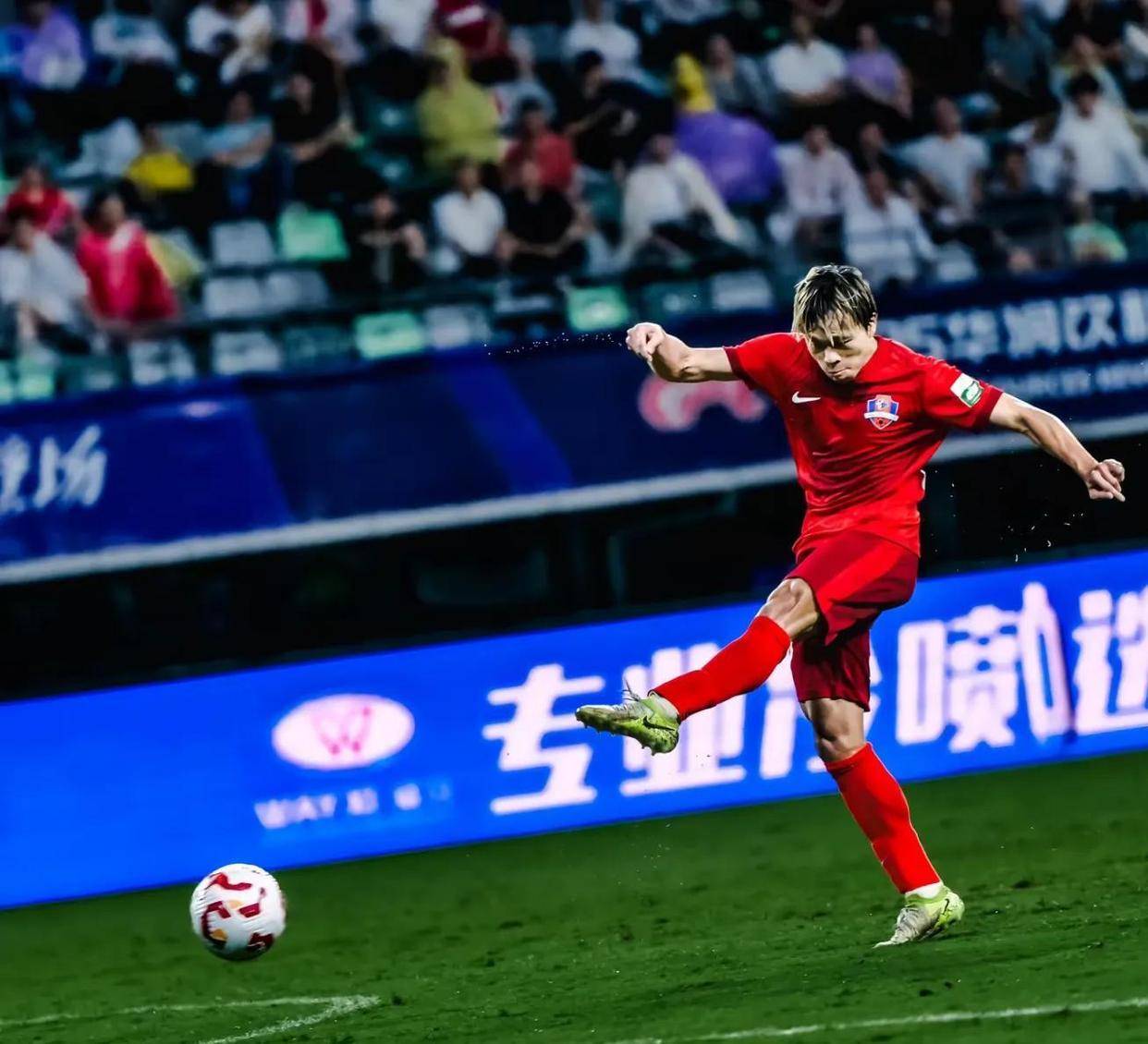 转折点！AC米兰更衣室发声，中超今晨攻防权衡，引发热议，球队文化再被提及(ac米兰签下16岁天才中场)-开云全站