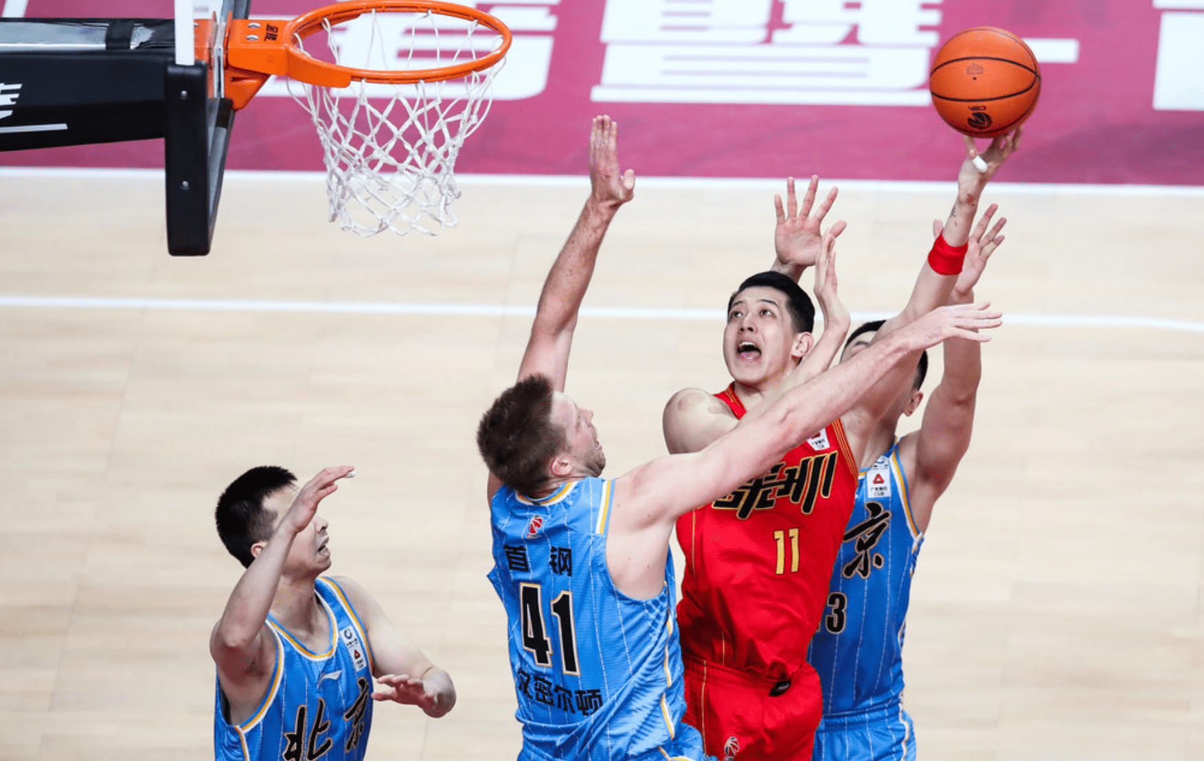 转折点尼斯篮板制胜，荷甲今夜攻防权衡，引发热议，临场指挥获称赞的简单介绍-开云棋牌